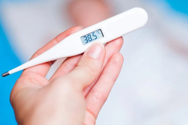 联丰优配 发烧太难受，到底要不要坚持忍到38.5℃再吃药？