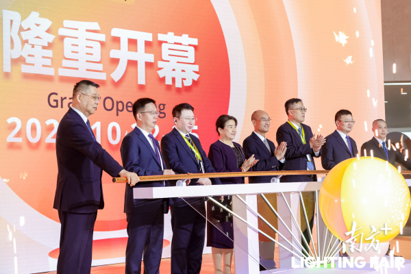 创盈配资 第33届中国古镇灯博会开幕，全国首个照明灯饰AI大模型应用平台亮相